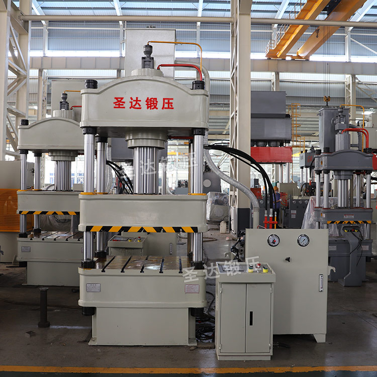 200噸四柱液壓機(jī)車間實物