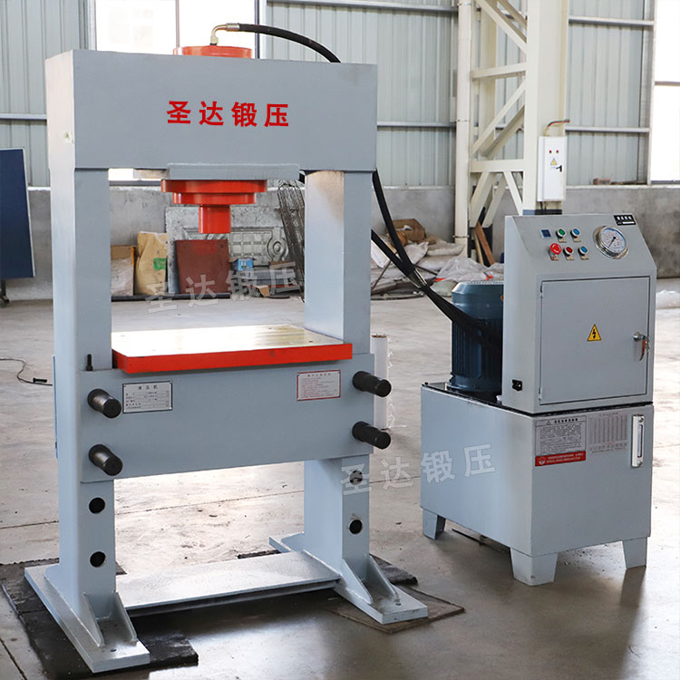 100噸龍門(mén)液壓機(jī)