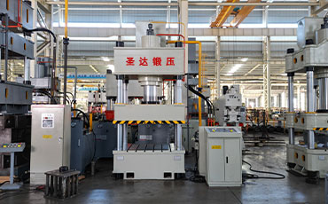 四柱液壓機(jī)的結(jié)構(gòu)穩(wěn)固嗎？